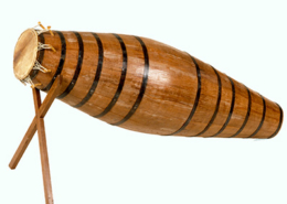 Atsimeyu, tambor em forma de barril do Gana