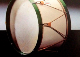 Bombo rociero, membranofone de Espanha