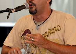 Triângulo, Valdir Santos tocando