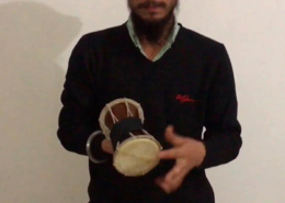 Dhadd, tambor em forma de ampulheta