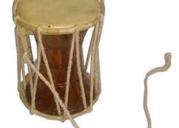 Dhadh, bimembranofone em forma de ampulheta