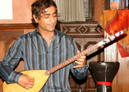 Saz, cordofone dedilhado do Irão