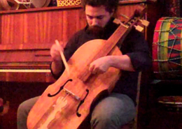 Utogardon, cordofone de arco da Hungria