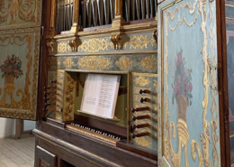 Consola do órgão histórico da Igreja de Santiago, Tavira, Portugal